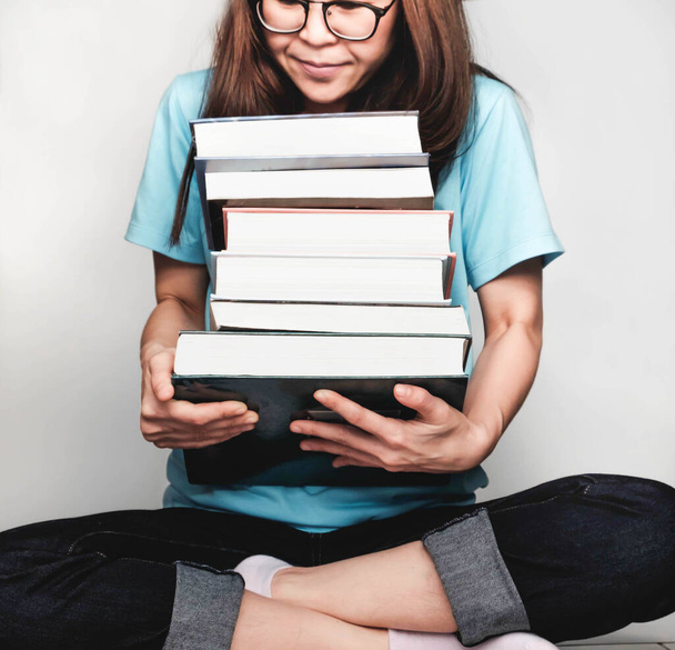 Beautiful asian female students during the exam Stay home and stressful and lazy reading books - Fotografie, Obrázek