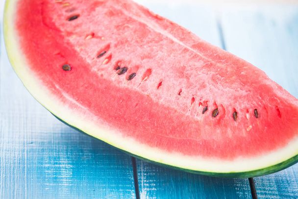 Biologische watermeloen van lokale oorsprong - Foto, afbeelding
