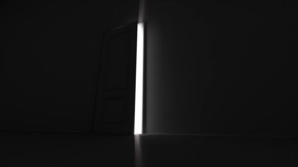 otevřené dveře svítí v tmavé místnosti - Záběry, video