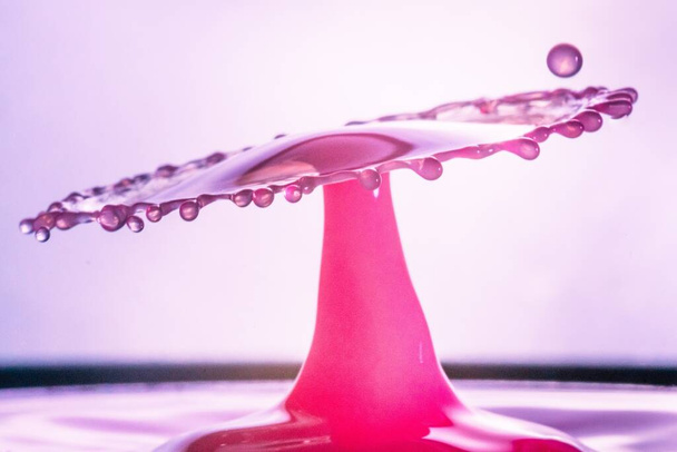 A closeup of a cool pink water splash against a blurred background - great for wallpapers - Foto, Imagem
