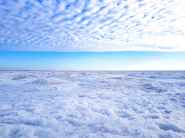 Téli tengerparti táj - Fotó, kép