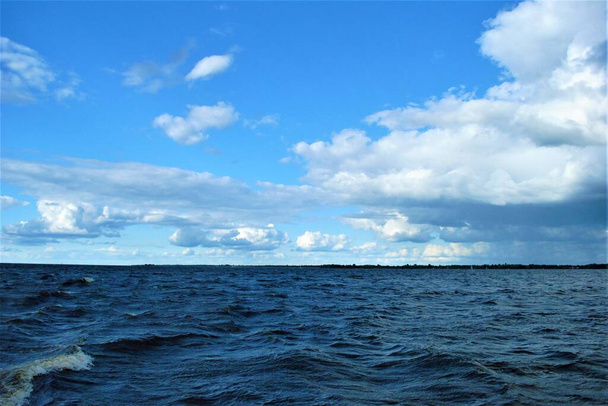 O céu perfeito e a água do Oceano Índico - Foto, Imagem