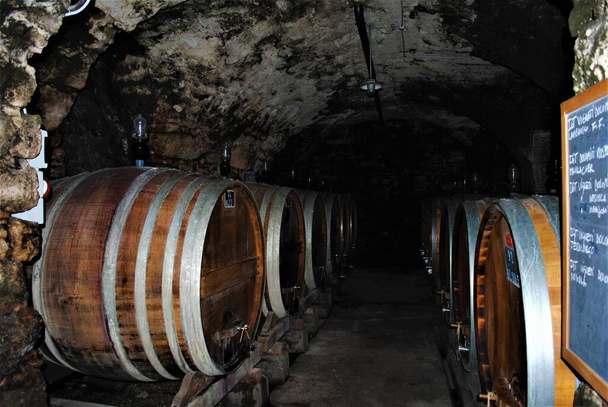Келар для вина в Північній Італії - Фото, зображення