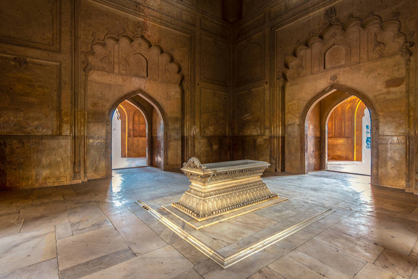 Tumba de Safdarjung en la tumba de Safdarjung, mausoleo de estilo mogol construido en 1754 en Nueva Delhi, India
 - Foto, Imagen