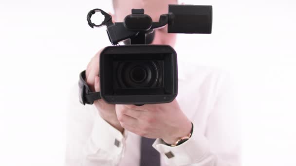 Nahaufnahme auf dem Kameraobjektiv beim Heranzoomen - Filmmaterial, Video