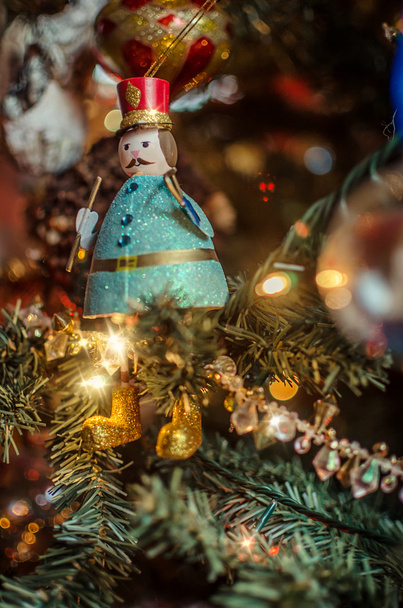 Рождественский орнамент на елке
 - Фото, изображение