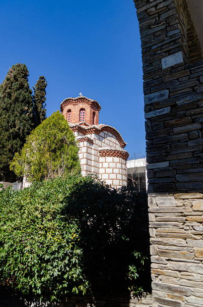 Η παλιά Ελληνική εκκλησία της Μονής Βλατάδων στη Θεσσαλονίκη. Αρχαία θρησκευτικά κτίρια, ιστορική αρχιτεκτονική - Φωτογραφία, εικόνα