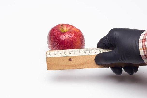 科学とファンタジー文学のシンボルアップル。ビタミンが豊富で、健康的でカロリーが低い甘い果物。赤リンゴ,デザートを作ると食事の前と後に食べるのに最適です。. - 写真・画像