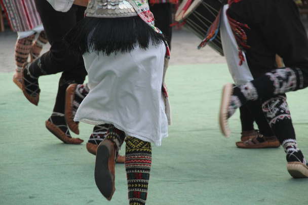 Sırp halk dansları bir sokak festivalinde - Fotoğraf, Görsel