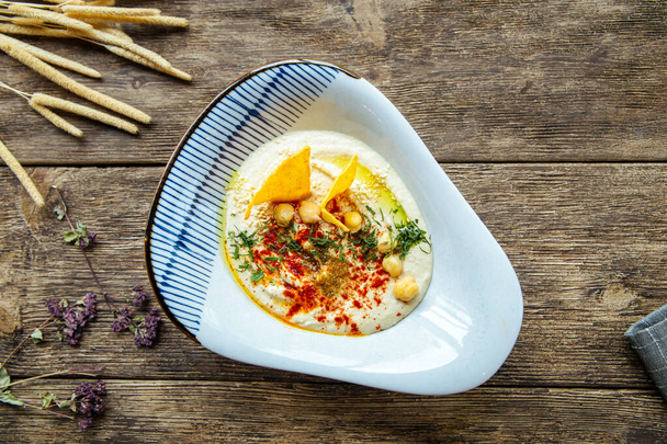 Pohled shora na předkrm Židovská kuchyně Hummus omáčka - Fotografie, Obrázek
