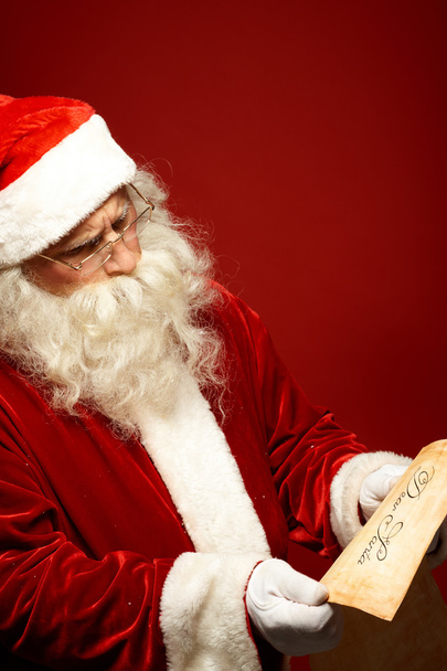 Santa Claus with Christmas letter - Foto, immagini