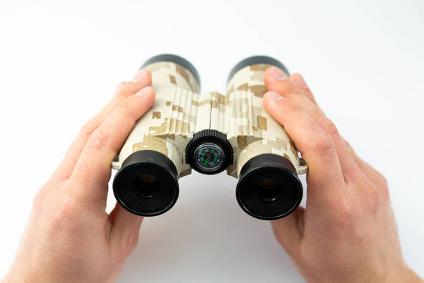binoculars in the hands of a man - Zdjęcie, obraz