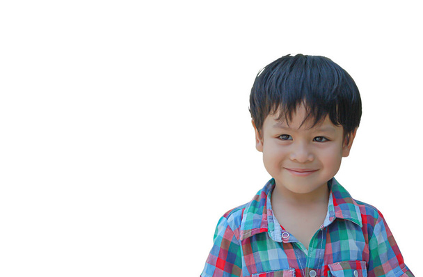 aislado retrato asiático chico sonrió felizmente en blanco fondo con recorte camino
. - Foto, Imagen