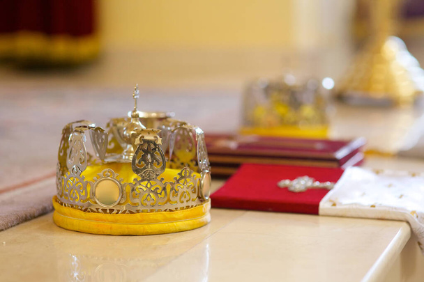 Православная корона на свадьбу. Концепция веры и религии
. - Фото, изображение