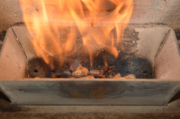 Συσσωματώματα ξύλου στη φωτιά  - Φωτογραφία, εικόνα
