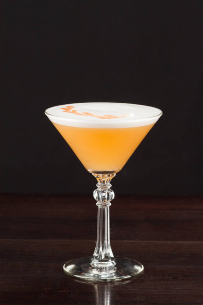 alcohol cocktail on wooden table  - Φωτογραφία, εικόνα
