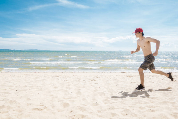 Muscular man is running on the beach  - Foto, Imagem