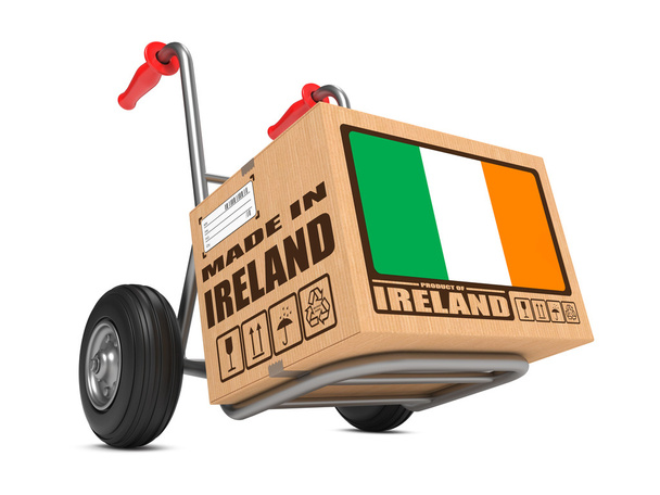 зроблено в Ірландії - картонна коробка з боку вантажівки. - Фото, зображення