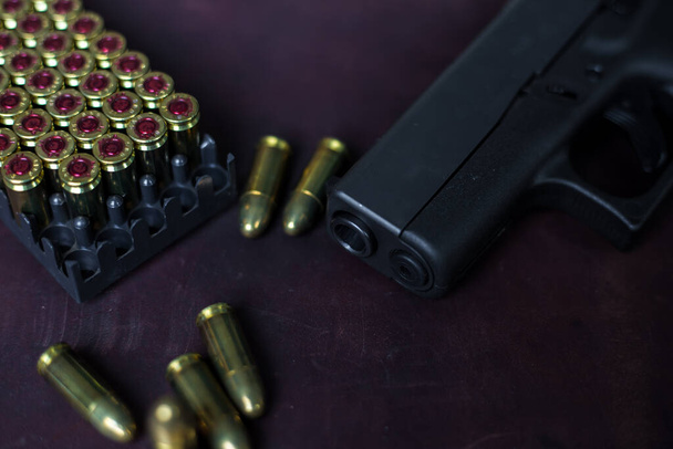 9mm Sub compacto everday llevar pistola moderna con bala en el fondo de cuero, pistola de bolsillo
 - Foto, imagen