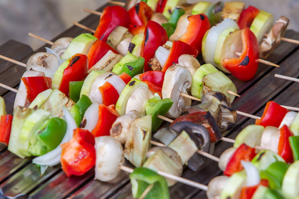 Vegetable skewers grilling on the barbecue. - Fotografie, Obrázek