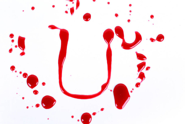Stampa sanguinosa su sfondo bianco con le lettere U
 - Foto, immagini