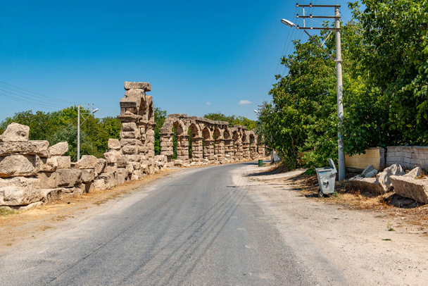 Acueducto romano en Kemerhisar, antigua Tyana. Kemerhisar, Bor - Nigde / Turquía
.  - Foto, Imagen