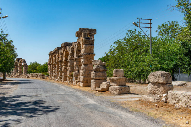 Acquedotto romano a Kemerhisar, antica Tyana. Kemerhisar, Bor - Nigde / Turchia
.  - Foto, immagini