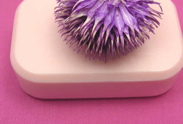 Розовое мыло с декоративными статьями
 - Фото, изображение
