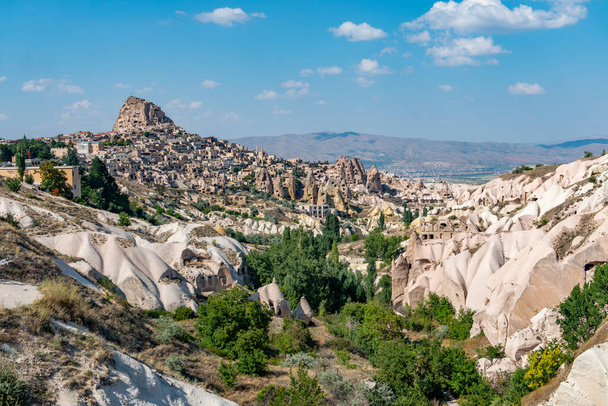 Rocks looking like mushrooms dramatically  in Cappadocia, Turkey This photo was shot from Cappadocia which located in the center of Turkey. Cappadocia is an ancient region of Anatolia.  - Foto, Imagen