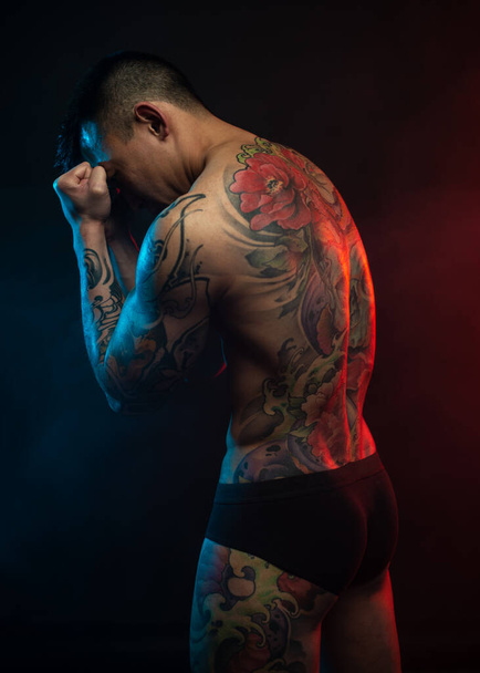 Muscled shirtless asian male model - Zdjęcie, obraz