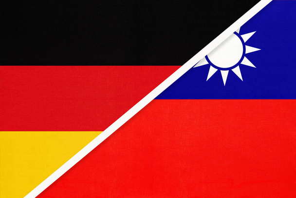 Német Szövetségi Köztársaság kontra Tajvan, a textilből készült két nemzeti zászló szimbóluma. Az európai és ázsiai országok közötti kapcsolat, partnerség és bajnokság. - Fotó, kép