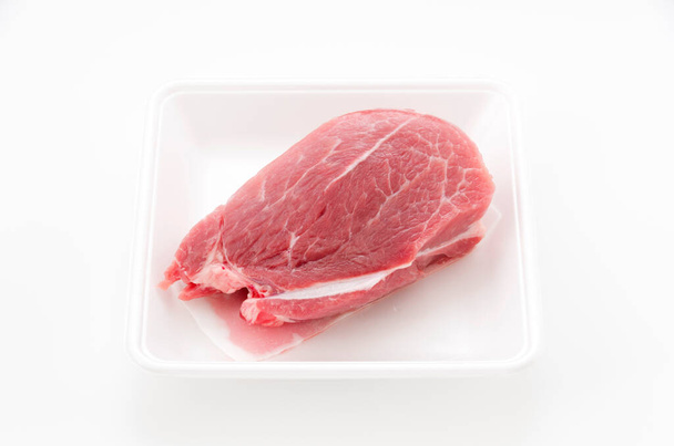 Syrové vepřové maso v pěnovém zásobníku - Fotografie, Obrázek