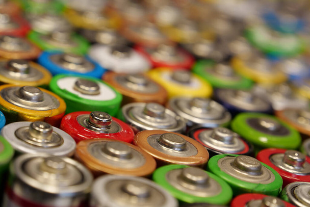Sok sokszínű használt akkumulátor. - Fotó, kép