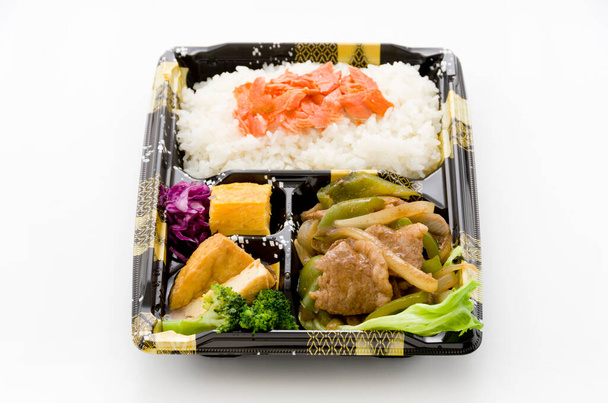 Японский обед Bento, жареная говядина и перец Bento
 - Фото, изображение
