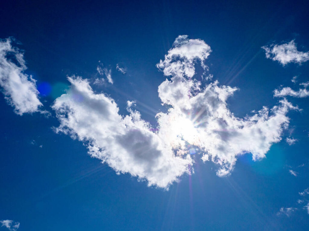 Nuvem na frente da textura do sol
 - Foto, Imagem