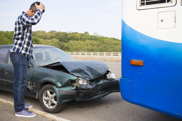 látszó-nél autó közlekedési baleset után a roa hangsúlyozta illesztőprogram - Fotó, kép