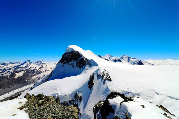 Sveitsin korkeilla vuorilla - Valokuva, kuva