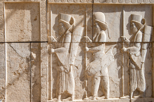 Shiraz - Iran. 24. huhtikuuta 2017. Tervetuloa Persepolisiin.Yksi muinaisen maailman suurista ihmeistä, Persepolis ilmentää paitsi suurta arkkitehtonista suunnitelmaa myös suurta ideaa.
.  - Valokuva, kuva
