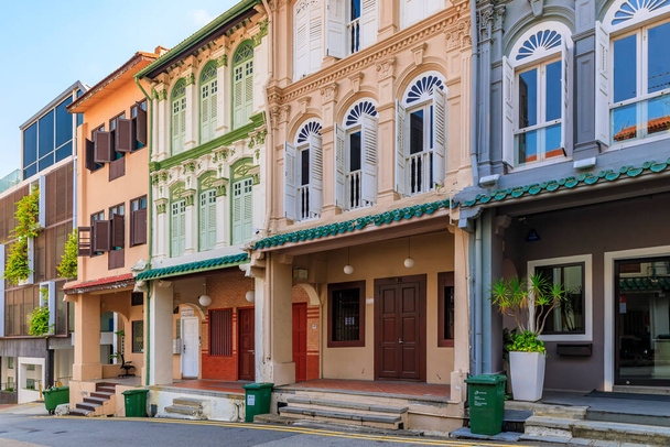 Singapore - September 08, 2019: Famous Club street in Chinatown with colorful colonial shop houses - Foto, Imagen