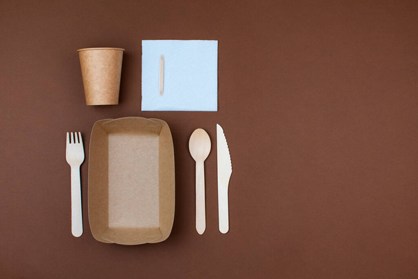 Zero waste, environmentally friendly, disposable paper utensils. View from above. - Foto, Bild