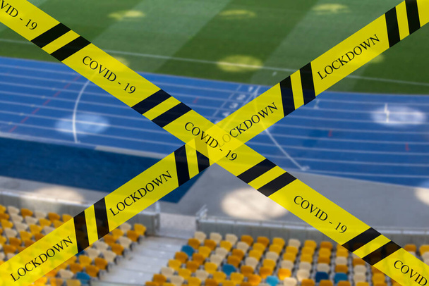 Cerrar áreas deportivas para visitar cintas peligrosas o cintas de advertencia
.  - Foto, imagen