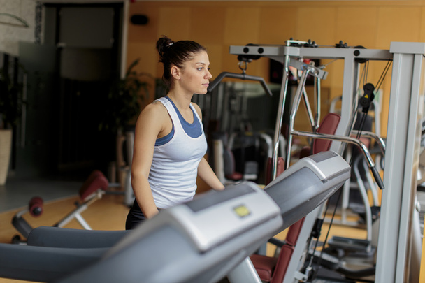 Young woman training in the gym - Фото, зображення