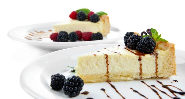 Slices of cheesecakes on plate, close-up - Foto, immagini