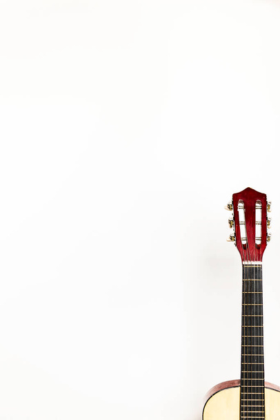 photo d'une guitare isolée
  - Photo, image