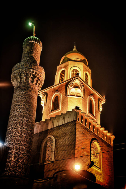 Masjid Al Azam Bil Kufa - Minaret showing of the Done of Juyushi and The Medalions of Al Aqmar - Fatemi Designs and the Old Minaret - Фото, зображення