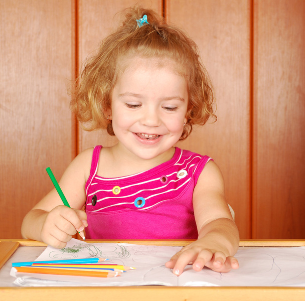 kleines Mädchen Spaß und Zeichnung - Foto, Bild