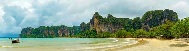 Vista panorâmica da praia tropical. Railay, Krabi, sul da Tailândia
. - Foto, Imagem