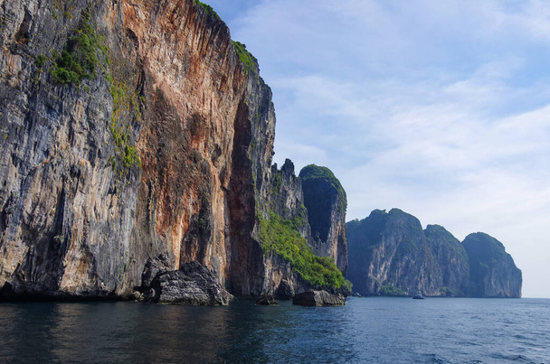 Όμορφος ασβεστόλιθος και η καθαρή θάλασσα Phi Phi Leh νότια της Ταϊλάνδης, Επαρχία Krabi, Ταϊλάνδη, Ασία - Φωτογραφία, εικόνα