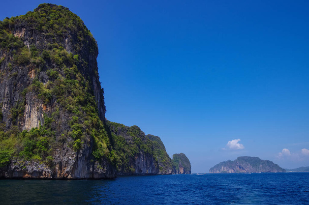 Όμορφος ασβεστόλιθος και η καθαρή θάλασσα Phi Phi Leh νότια της Ταϊλάνδης, Επαρχία Krabi, Ταϊλάνδη, Ασία - Φωτογραφία, εικόνα
