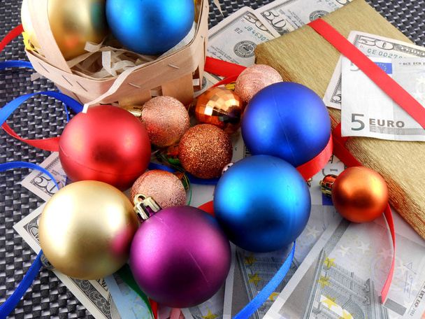 Christmas gift box with christmas balls and money - Fotoğraf, Görsel